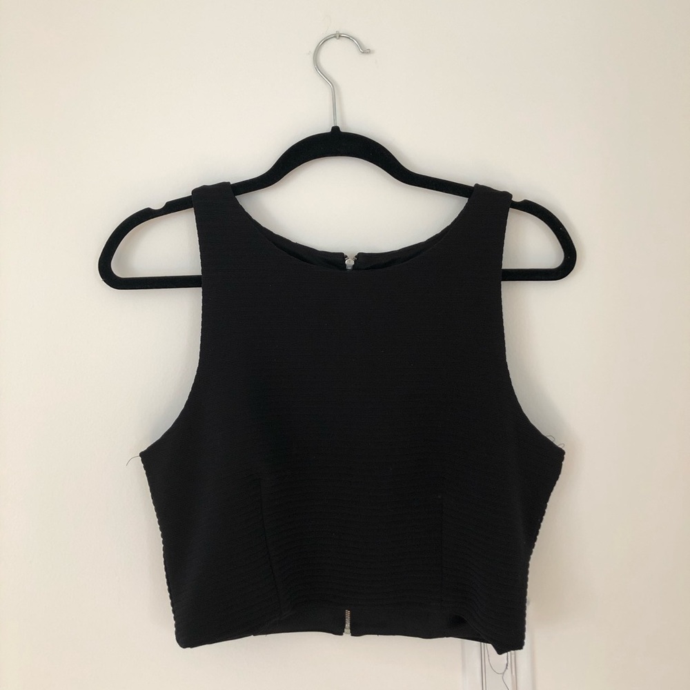 Cropped black tank